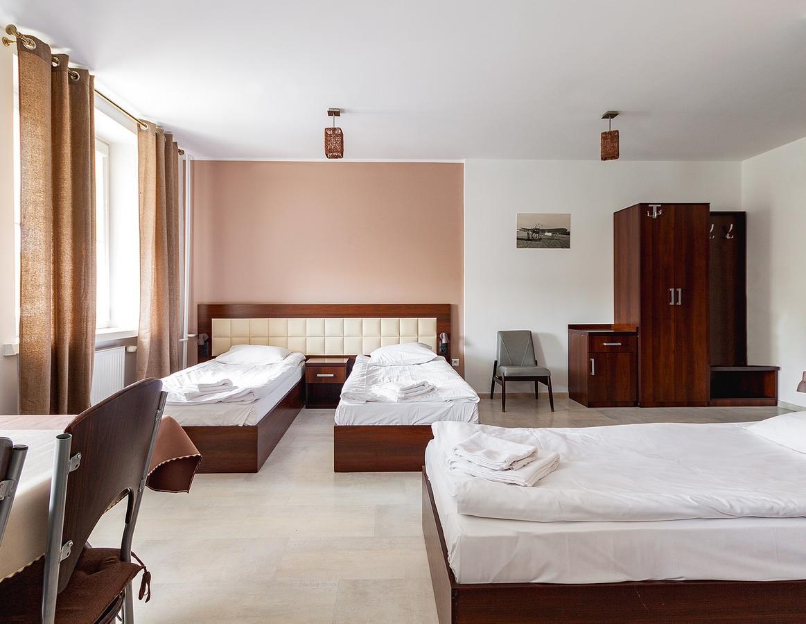 Avion Hotel Świdnik Екстериор снимка
